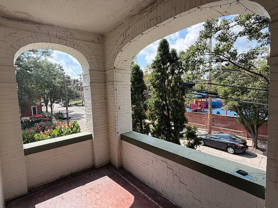 127 S Aiken Ave #4