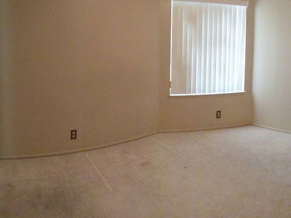 5th image of 45340 Thornwood Ave