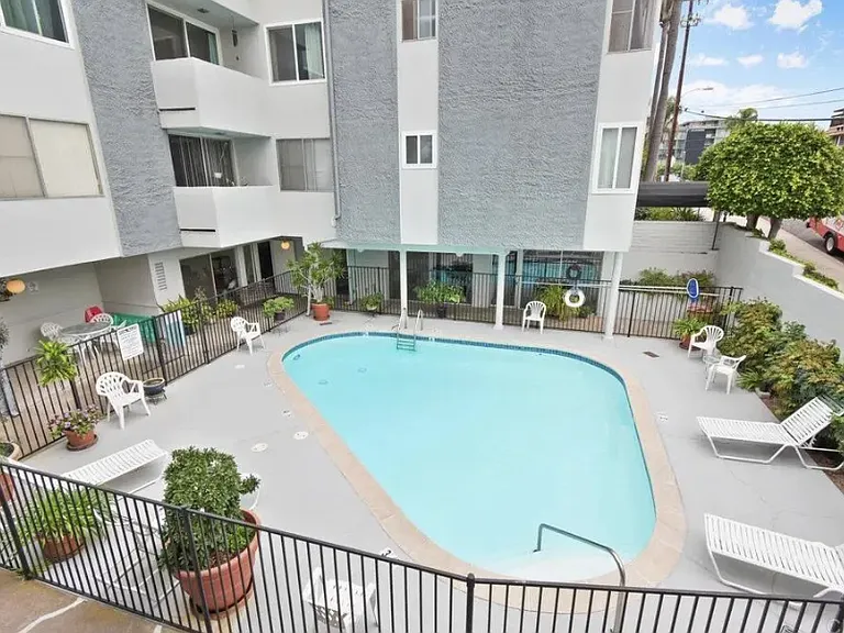1907 Robinson Ave #106 — Photo 14