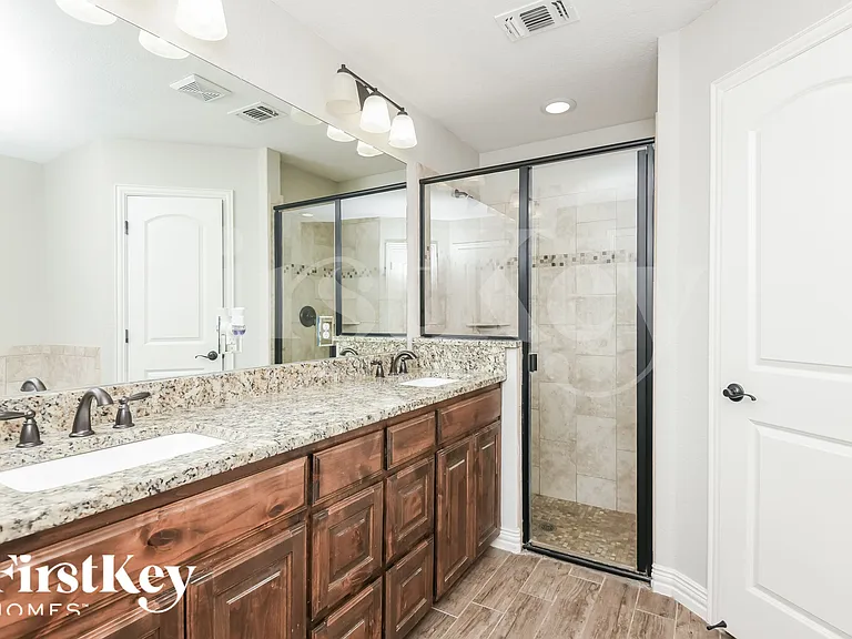612 Zachary Dr — Photo 10