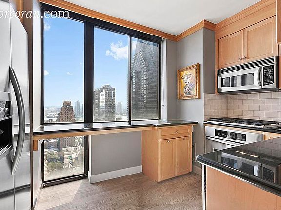5th image of 255 E 49th St #31D