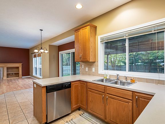 3rd image of 13233 Mulberry Ct