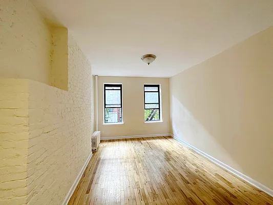 Rented by City Connections Realty | media 6