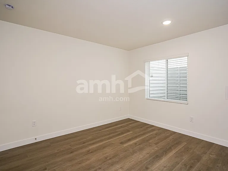 1432 W Mahogany St — Photo 10
