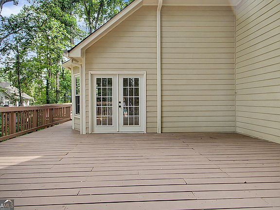 5th image of 311 Clubhouse Ct NW