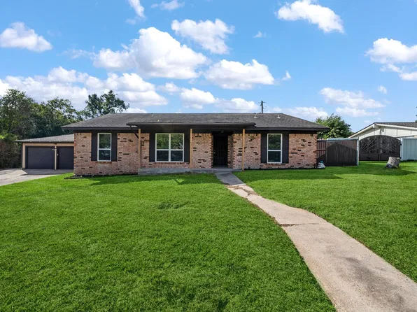 709 Scenic Dr, Baytown, TX 77521