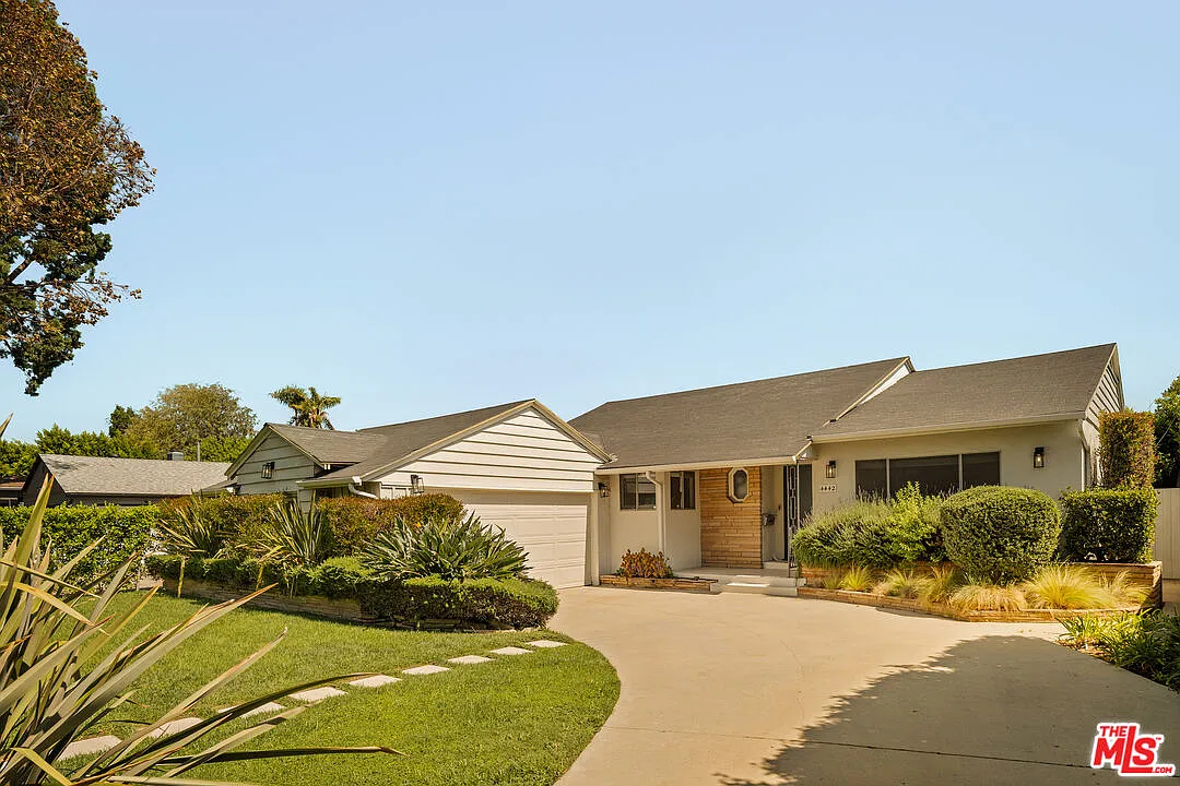 3 bed, 2.0 bath, 1698 sqft, $7,999 — Photo 1
