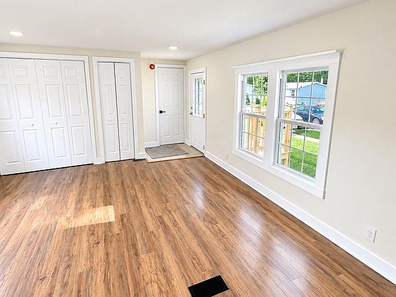 4th image of 212 Harrison Ave