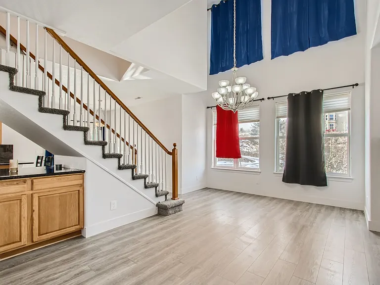 799 Martin Dr — Photo 6