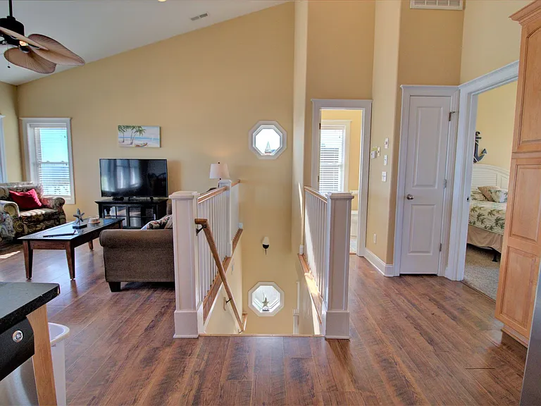 211 Goldsboro Dr — Photo 12
