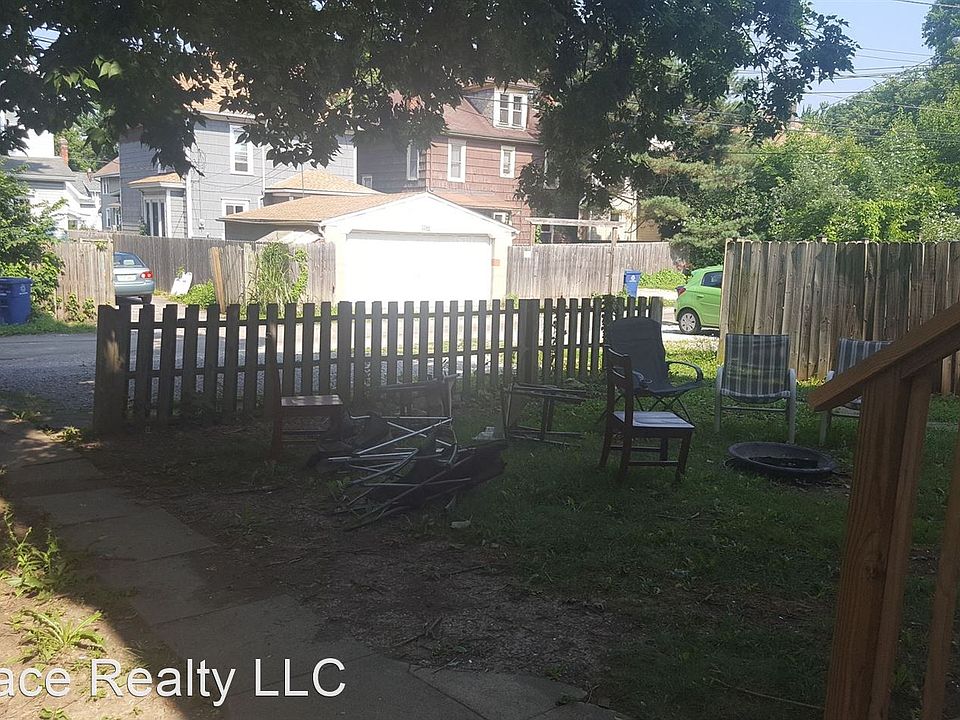 2nd image of 2255 Summit St