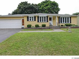 39 Oakhurst Dr, Rochester, NY 14617