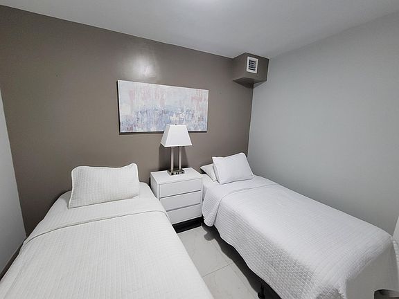 4th image of 5225 Collins Ave #Id1246521p