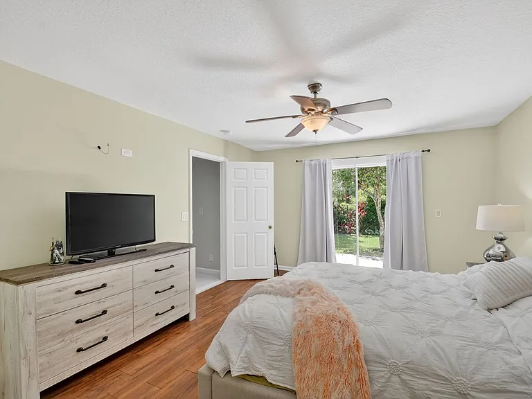 1080 Salmon Isle — Photo 17