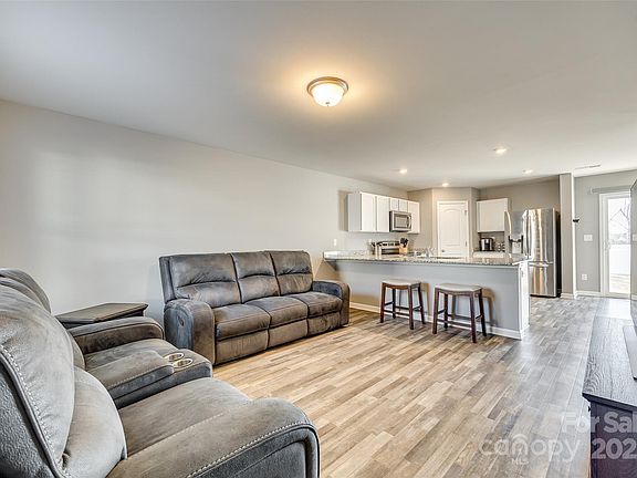 3rd image of 1529 Cannan Mountain Dr
