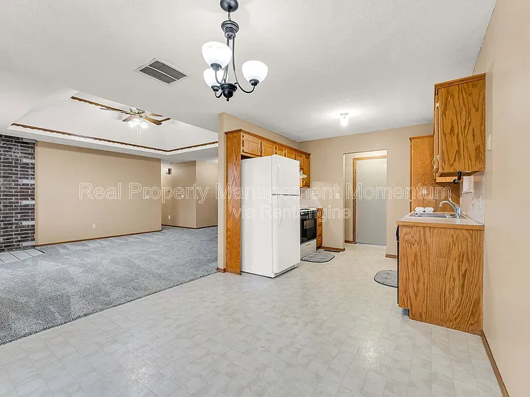 2671 N Cedar Ave — Photo 3