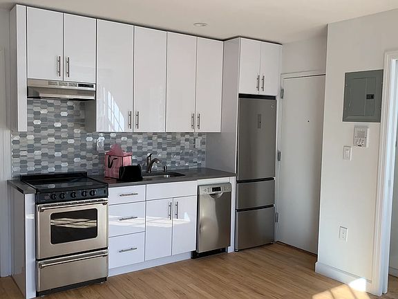 2nd image of 11 Charles St APT 7