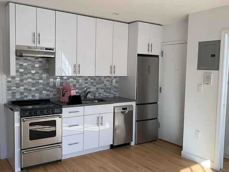 11 Charles St #7 — Photo 2