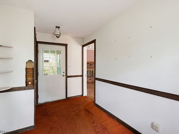 4th image of 27015 Aurora Rd