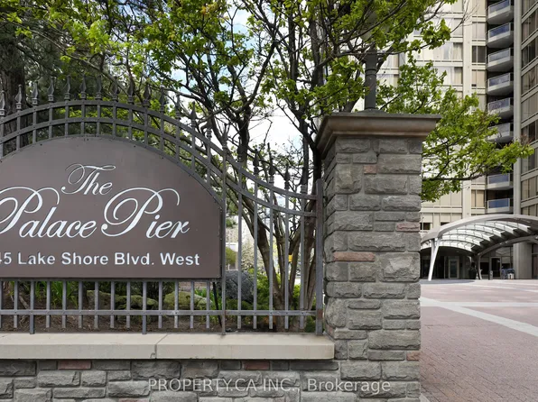 2045 Lake Shore Blvd W #3701, Toronto, ON M8V 2Z6