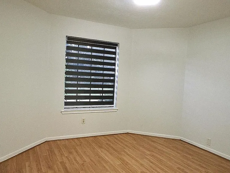 11066 Landsbury Ct — Photo 16