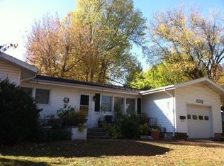 2219 S Prospect Ct, Springfield, MO 65804