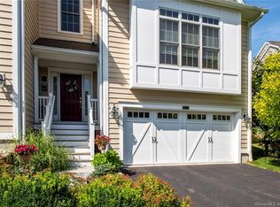 30 Great Heron Ln #30, Brookfield, CT 06804