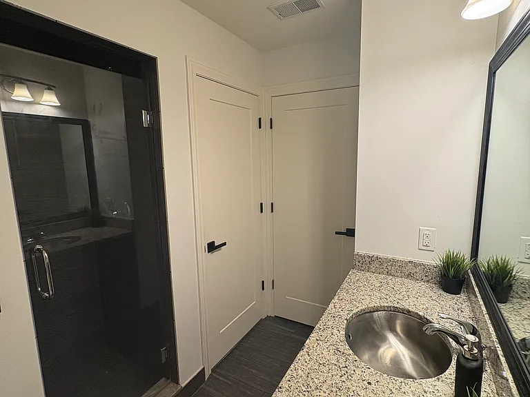 Master Bedroom Bathroom