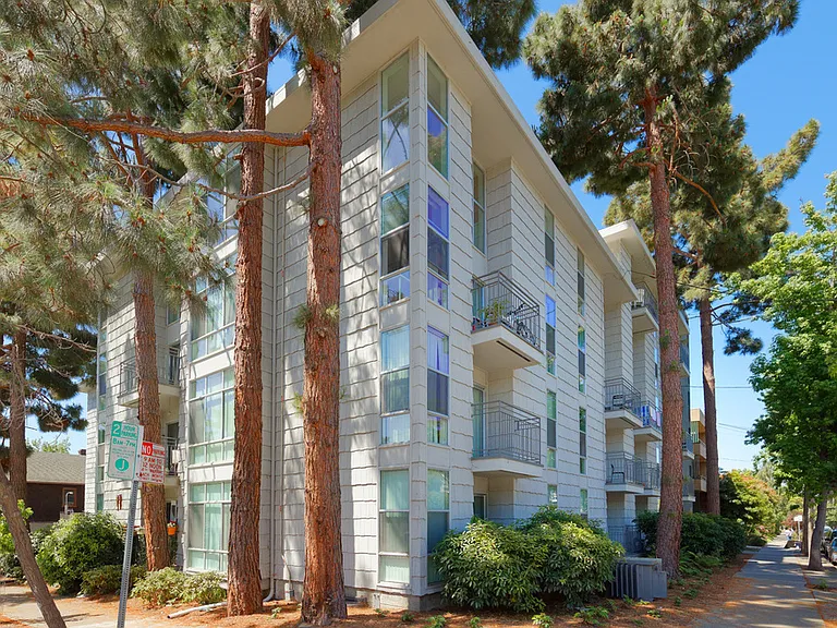 2240 Blake St — Photo 2