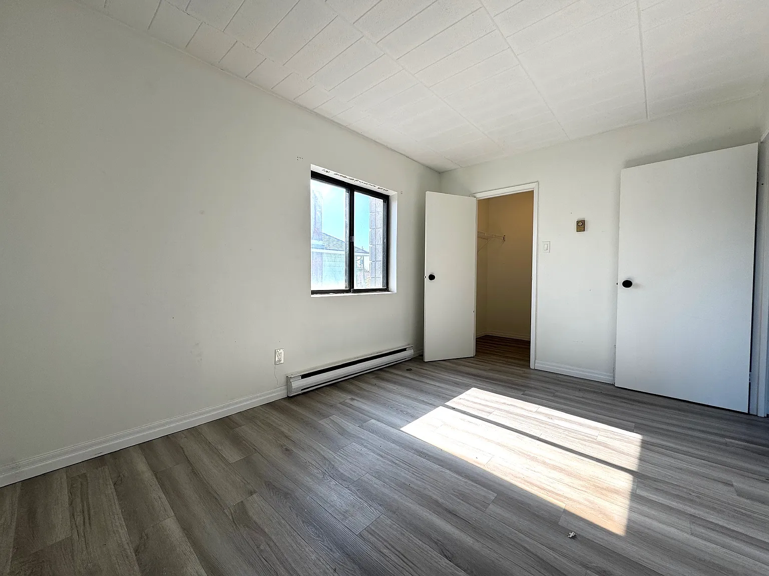 204 Michigan Avenue Point Edward — Photo 3