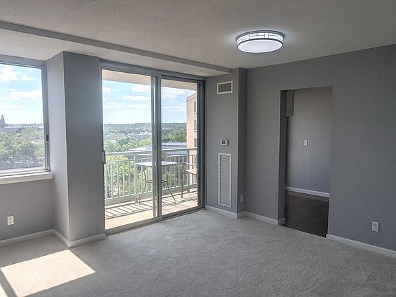 4th image of 501 Slaters Ln APT 1102