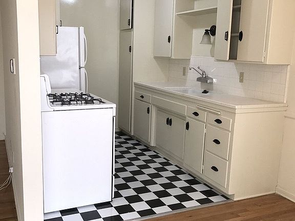 5th image of 1028 6th St APT A