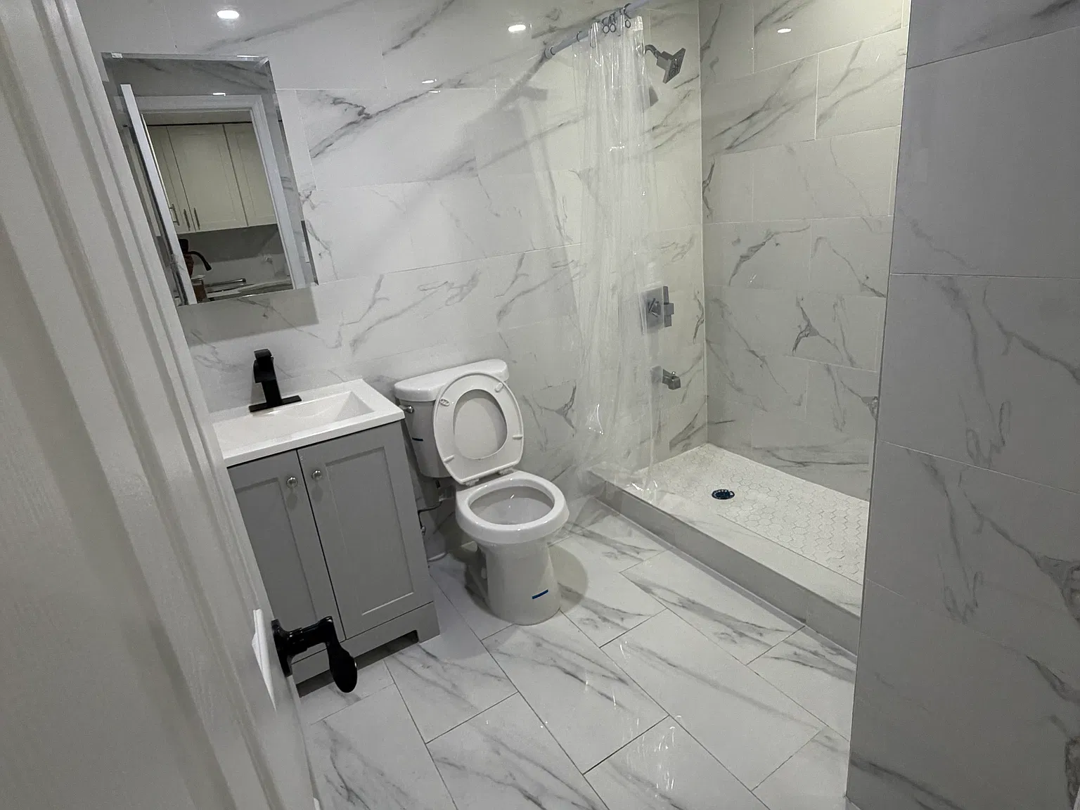 5 bed, 1566 sqft, $2,000 — Photo 3
