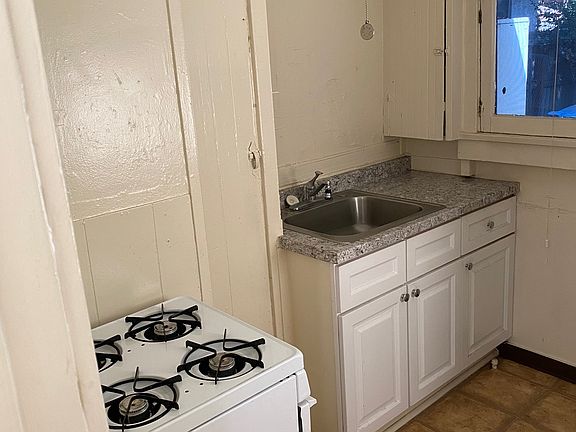 4th image of 537 San Francisco Ave Unit B