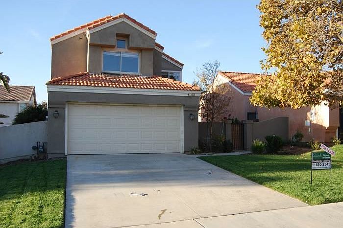Great Curb Appeal!