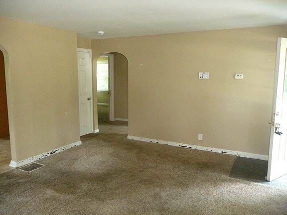 3rd image of 1330 Garvey Ave