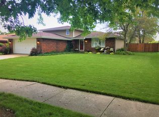 1445 Clover Ln, Schererville, IN 46375