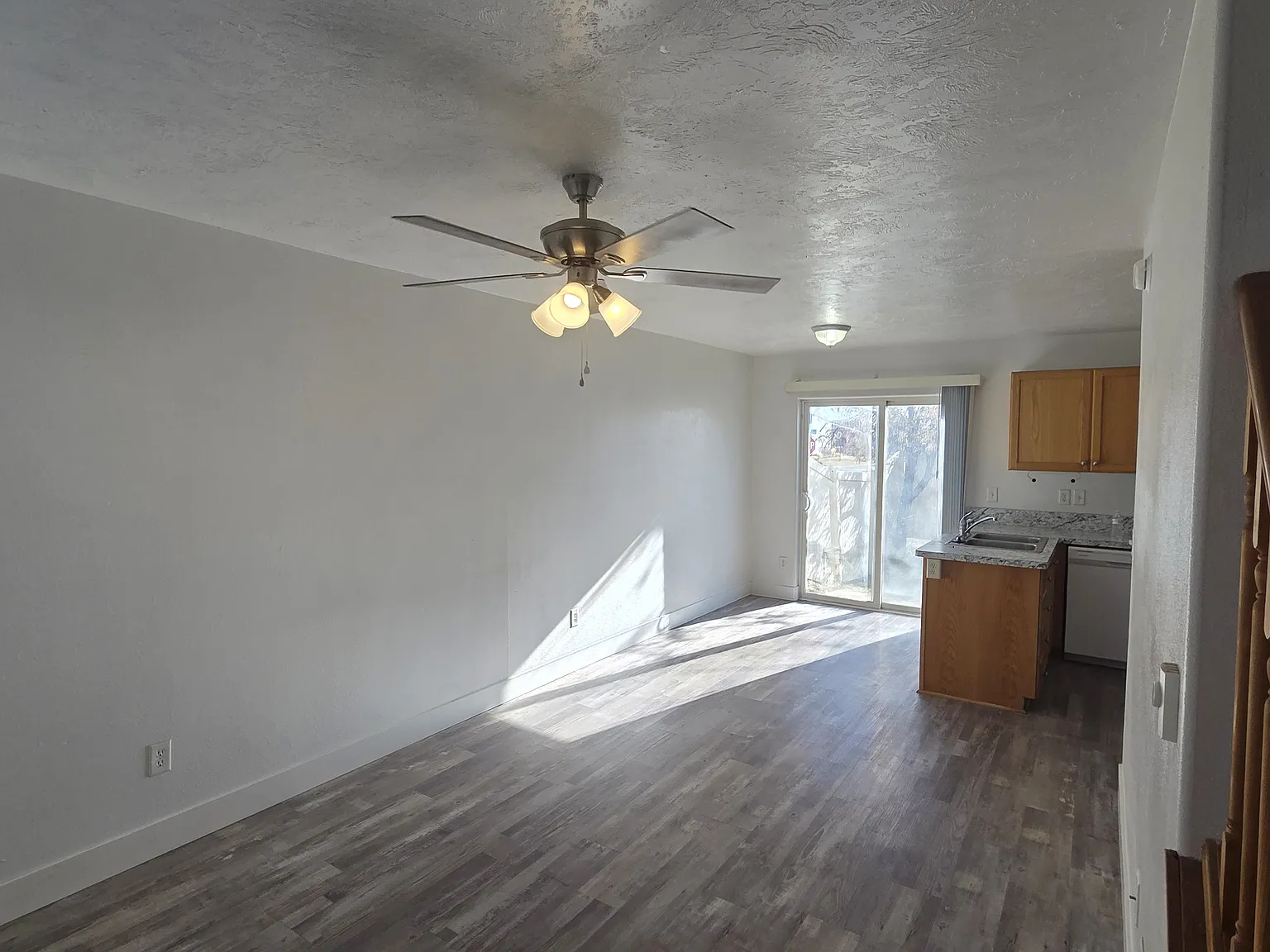 2 bed, 1.5 bath, 1025 sqft, $1,200 — Photo 2