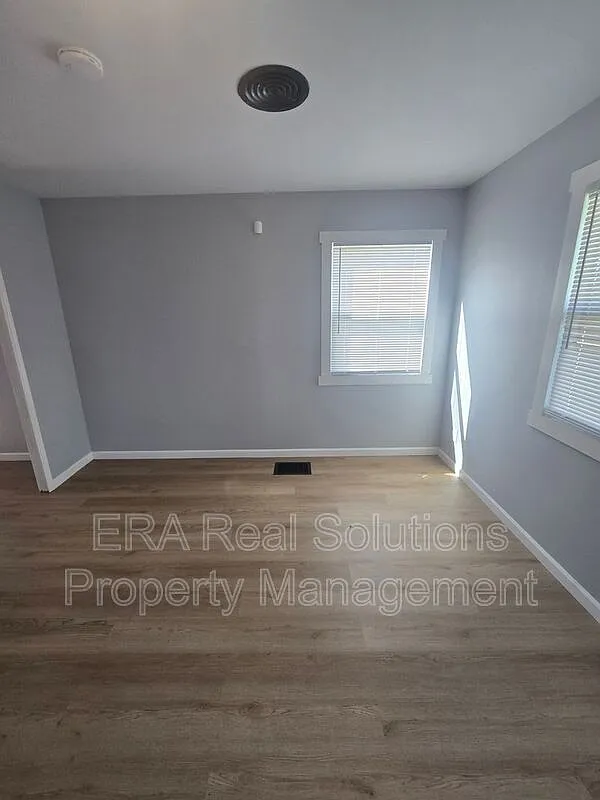 3 bed, 1.0 bath, 864 sqft, $1,250 — Photo 3