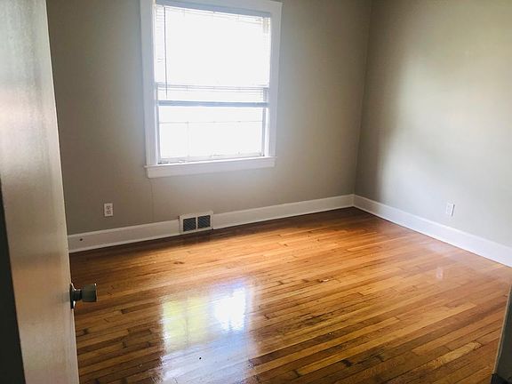 4th image of 230 Boiling Springs Dr