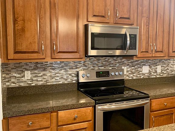 5th image of 218 Albemarle Ln