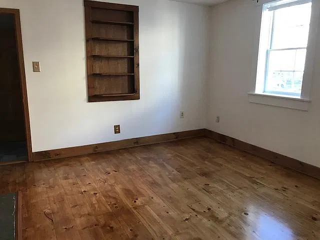 39 Brewster St — Photo 3