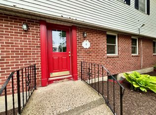 4 Fairview Dr APT 2, Danbury, CT 06810