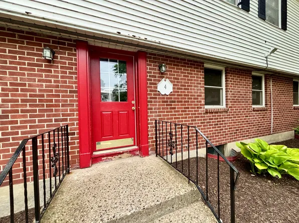 4 Fairview Dr, Danbury, CT