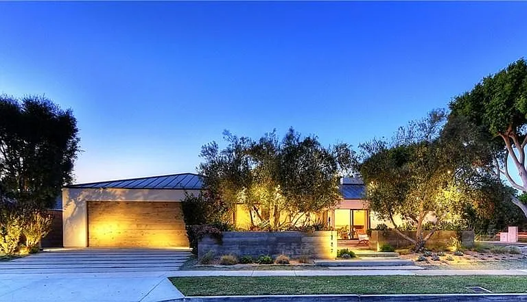 1357 Sussex Ln — Photo 3