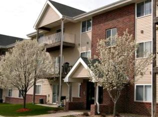 20184 Glenmore Dr APT 65, Gretna, NE 68028