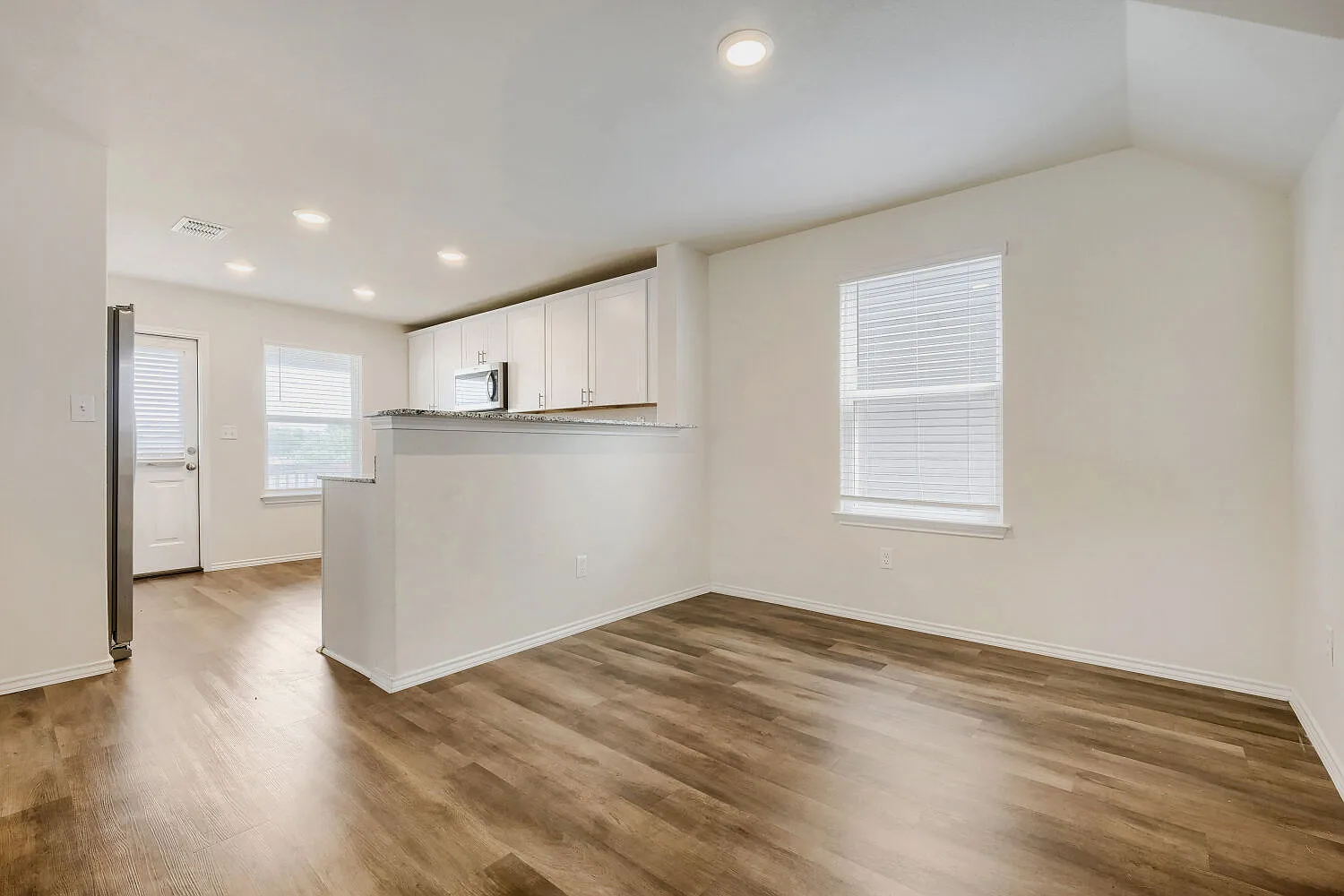 4 bed, 2029 sqft, $1,725 — Photo 1