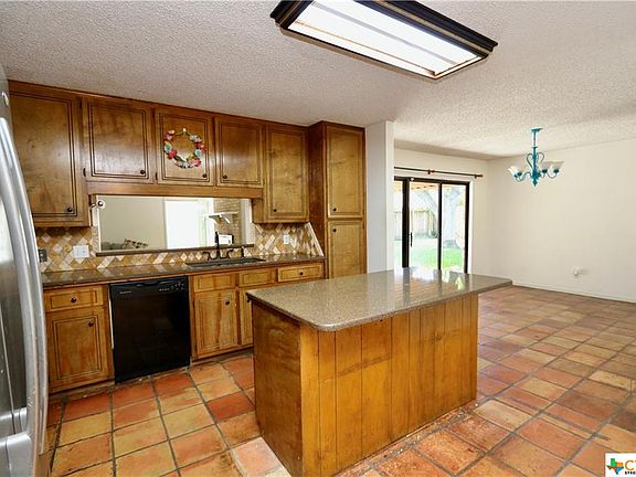 4th image of 211 Navajo Dr