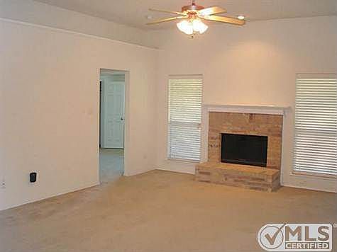 4th image of 3201 Canary Ln