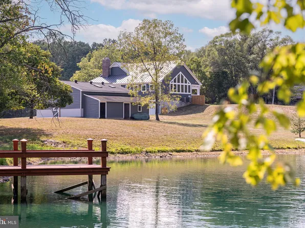 6329 Swains Rd, Marshall, VA 20115
